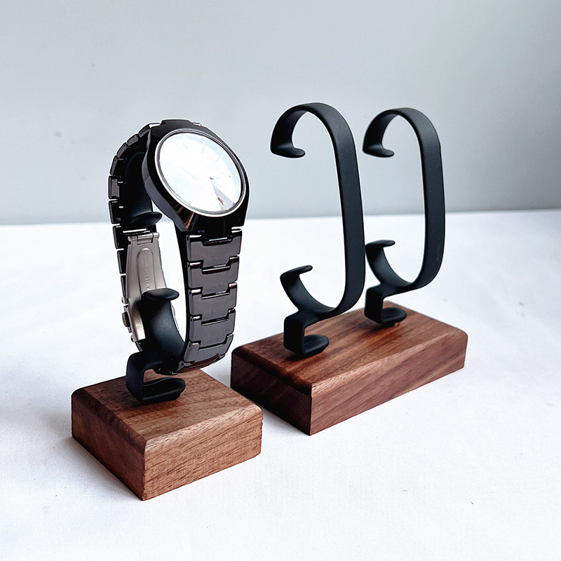 Jewelry And Watches Inc - حامل ساعات خشبي على شكل حرف