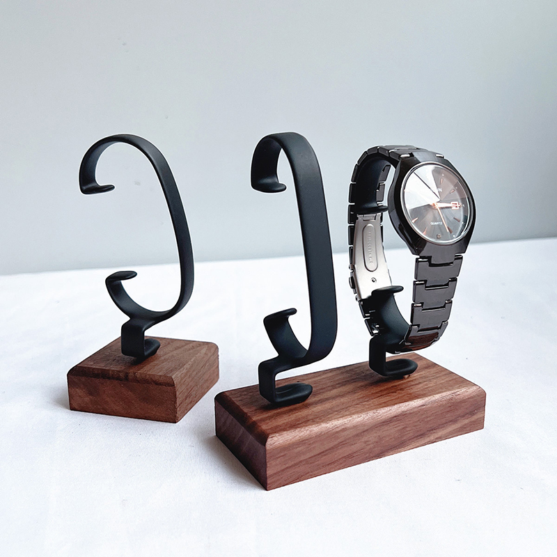 حامل عرض مجوهرات خشبي على شكل  - مراجعة Jewelry And Watches Inc وسعره