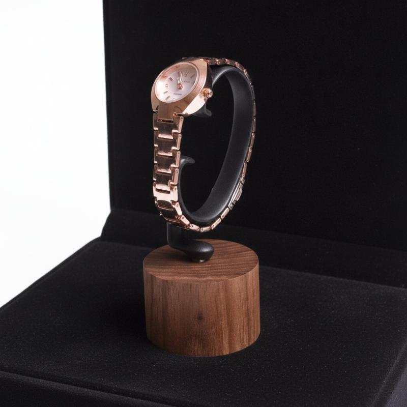حامل ساعات خشبي صلب على شكل حر - مراجعة Jewelry And Watches Inc وسعره